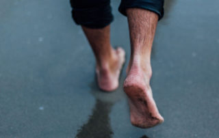 achtsames gehen barfuss