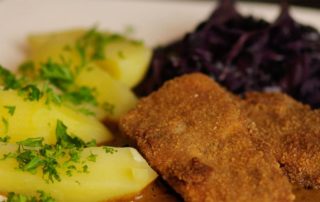 Sellerieschnitzel Rotkohl Petersilienkartoffeln - vegan