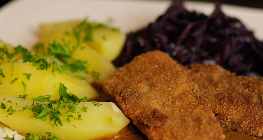 Sellerieschnitzel Rotkohl Petersilienkartoffeln - vegan