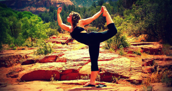 Frau macht Yoga