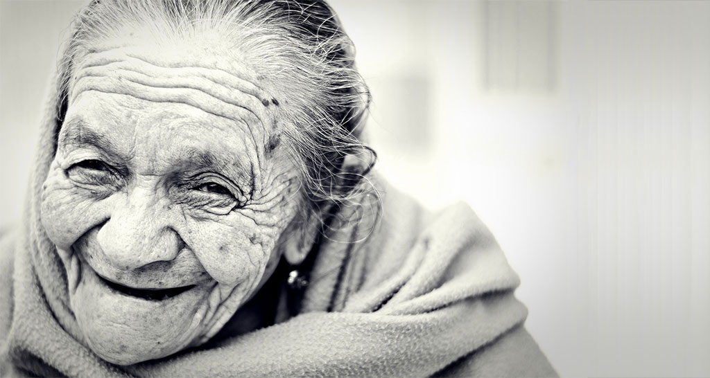 glückliche alte Frau