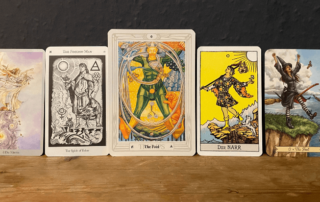 Der Narr - verschiedene Tarot Decks Bedeutung